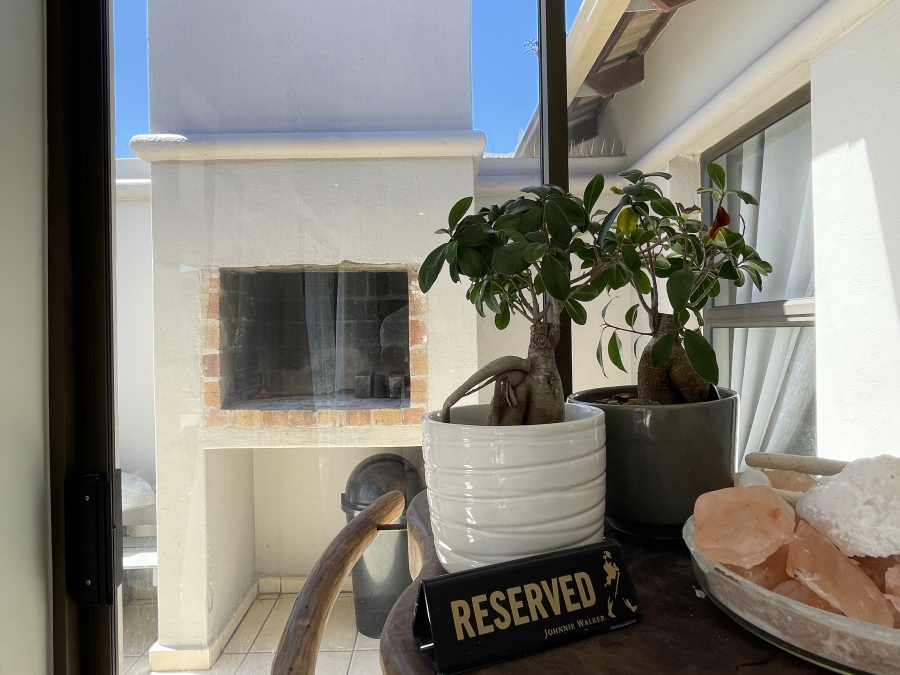 To Let 3 Bedroom Property for Rent in Bloubergstrand Western Cape